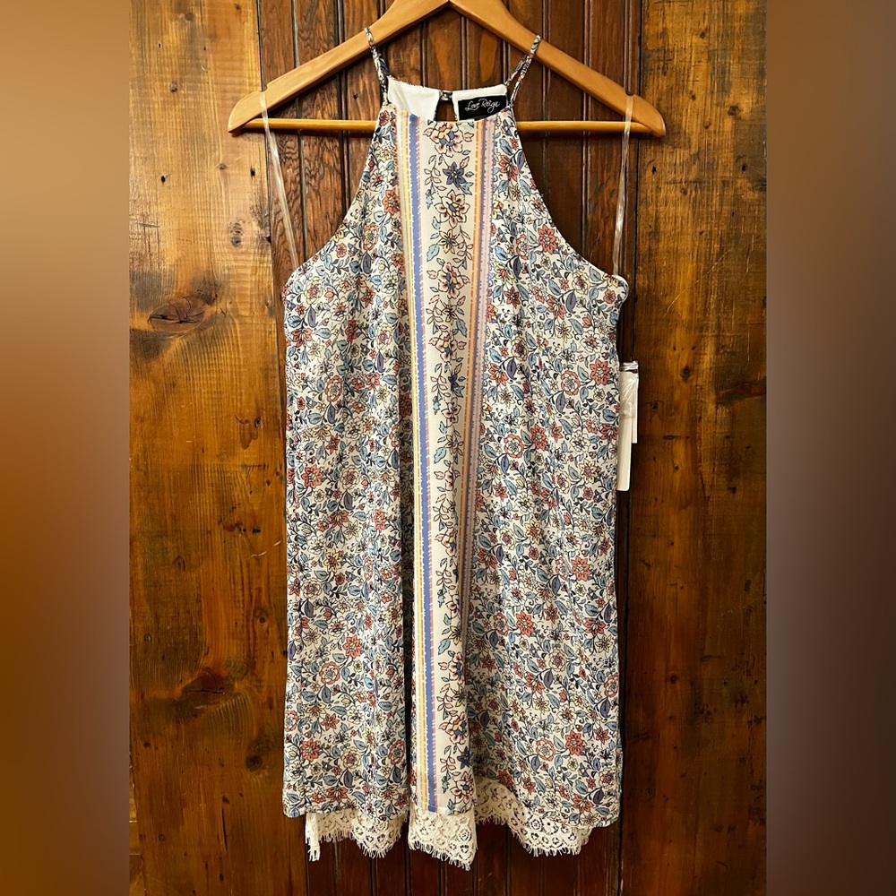 NWT Love Reign Floral Dress with Vintage-Inspired Print and Lace Trim Size Small
